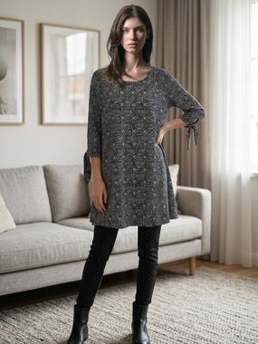 NWT Buckhead Betties Black & White Geometric Tie-Sleeve Tunic Top sz SMALL
